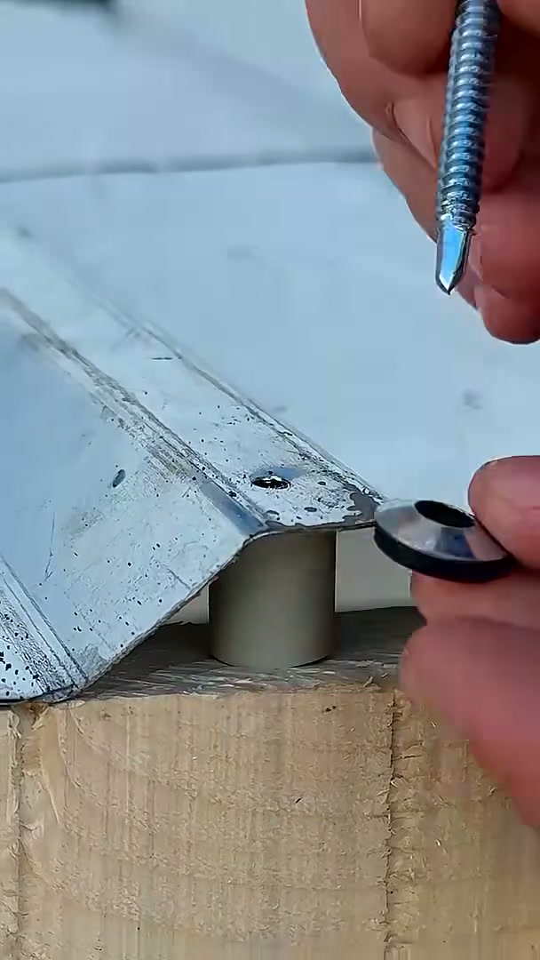 How to secure an iron roof #diy #roof #securing #method