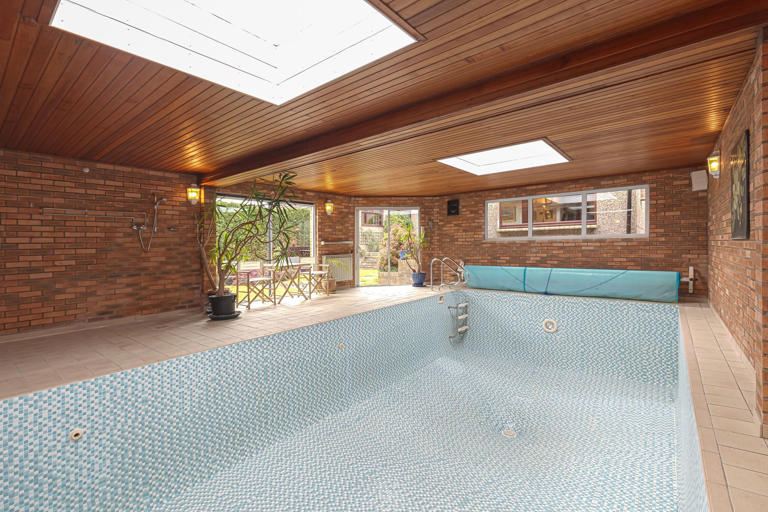 Delightful Edinburgh three-bedroom detached bungalow with indoor ...