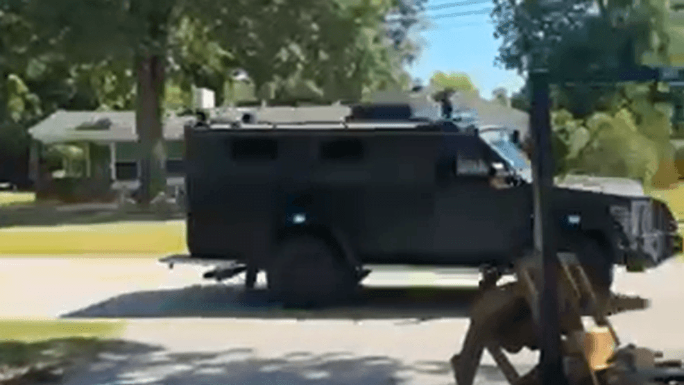 Dozens of deputies respond to man barricaded in Williamsburg CO. home