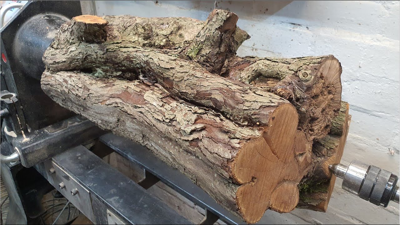 Crafting a custom hawthorn lamp: Inside the lathe woodworking process