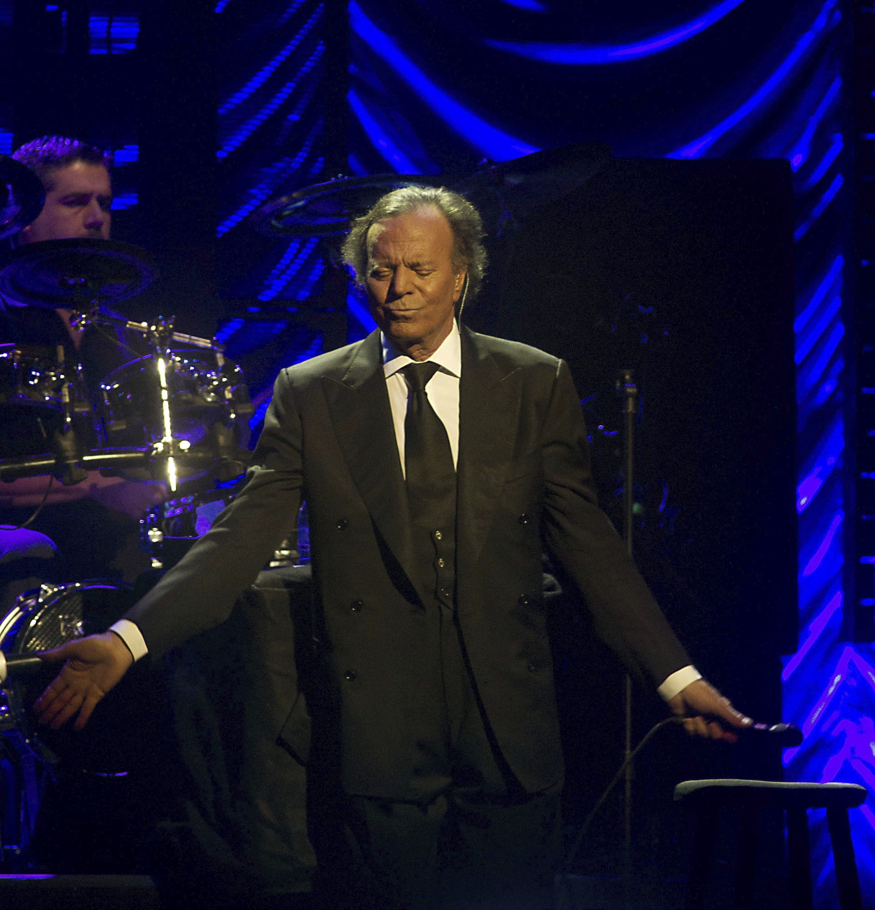 Julio Iglesias se querellará contra Yolanda Díaz en el Supremo por ...