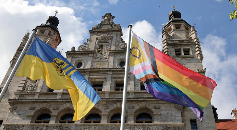 Leipzig hisst erstmals die „Intersex-Inclusive Pride Flag“