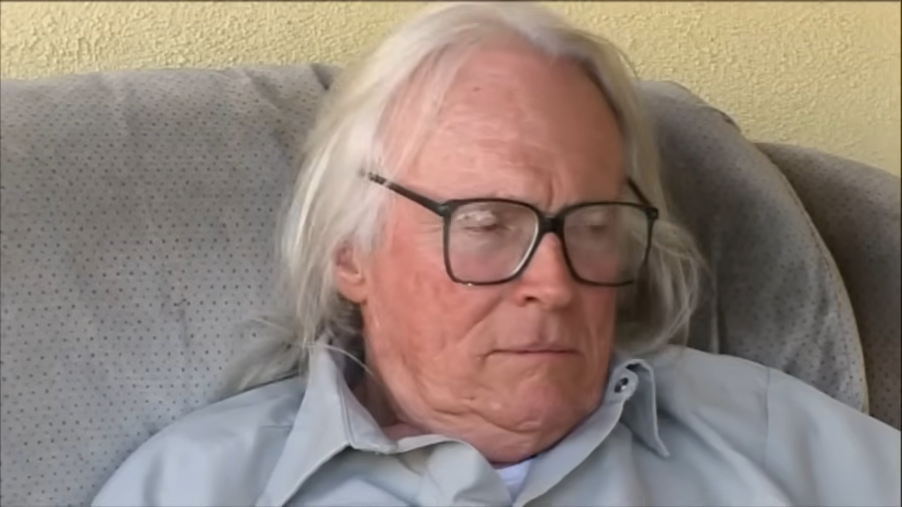 Hoarder forced to poop in buckets - 