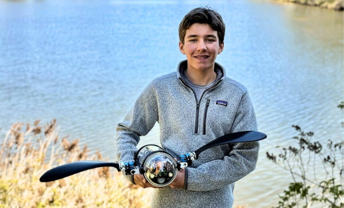A 15-year-old built an AI robotic turtle that detects underwater ...