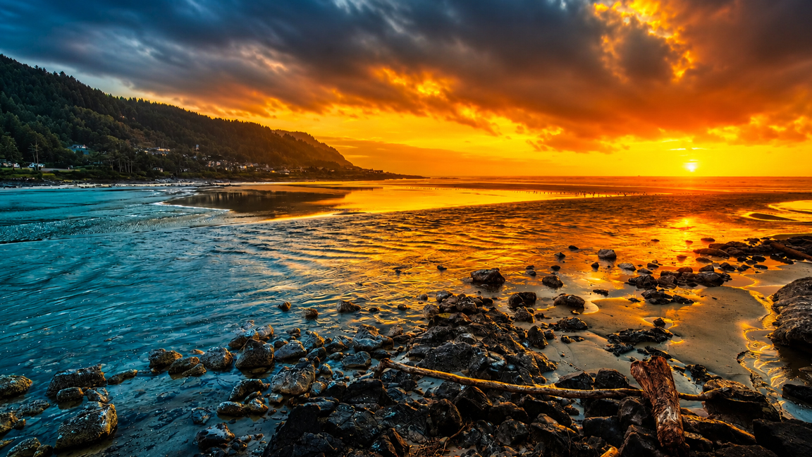 Colorful coastal panorama with reflections and waves