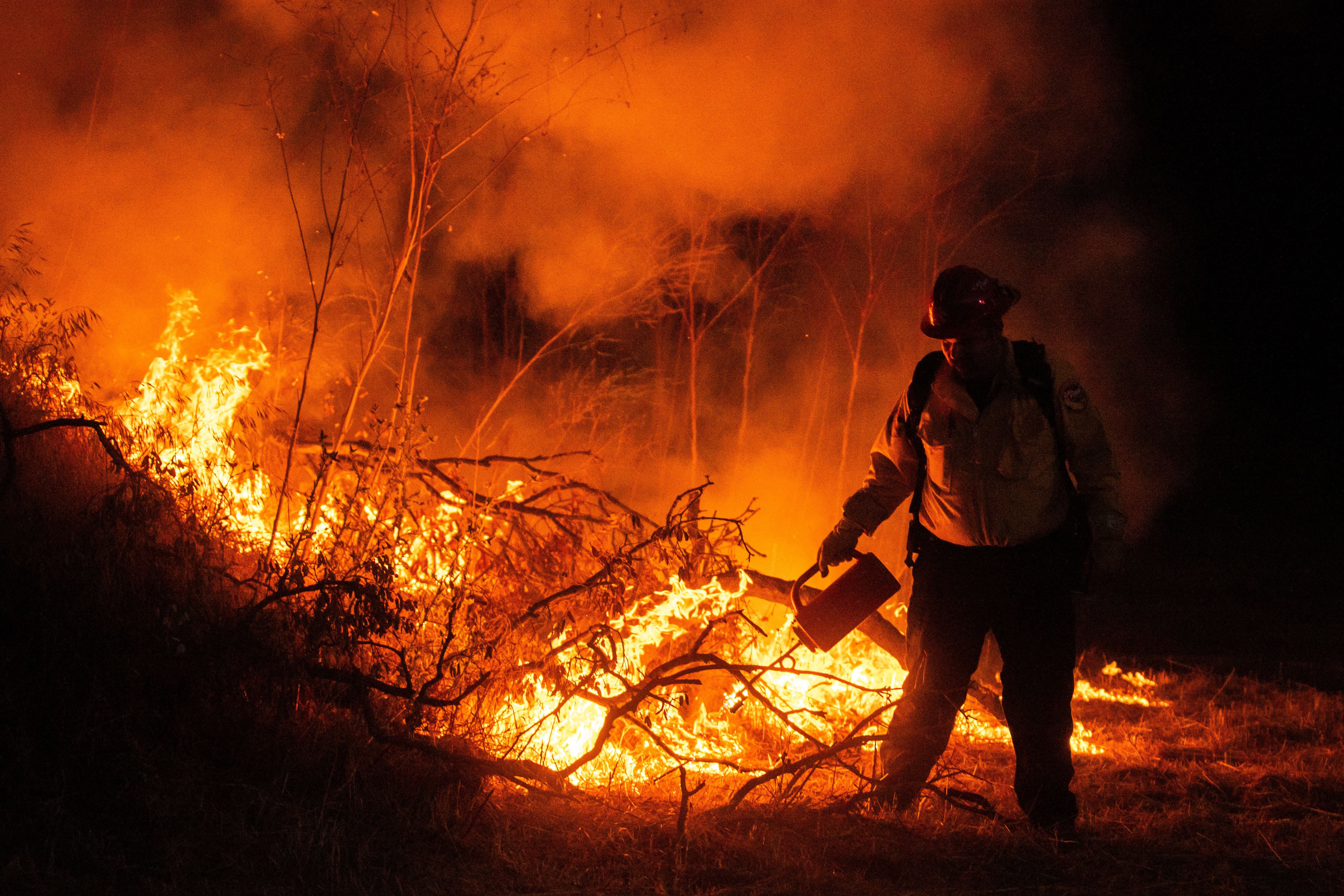 10K homes evacuated in Simi Valley as Sandy Fire rages