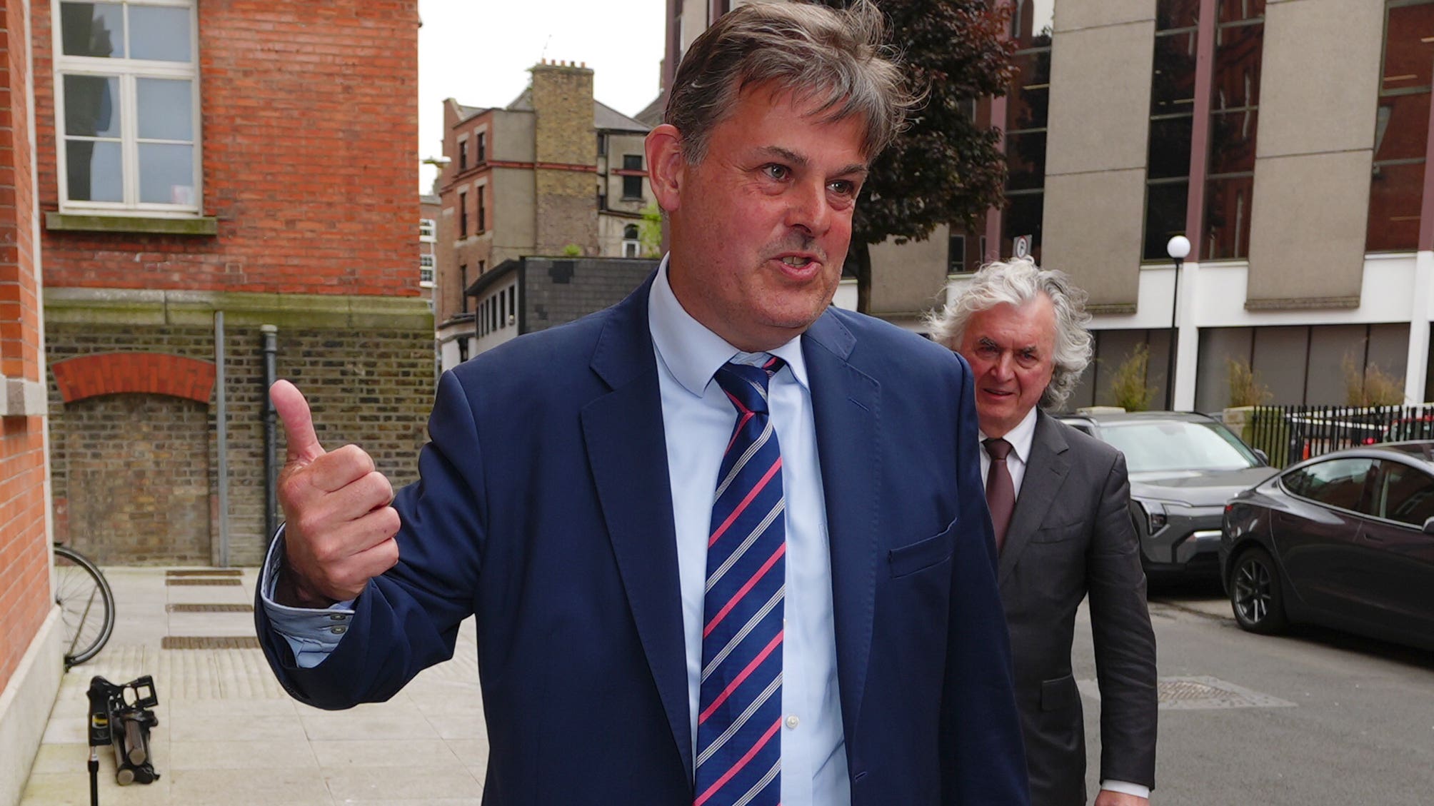 RTE bosses arrive for meeting with communications minister