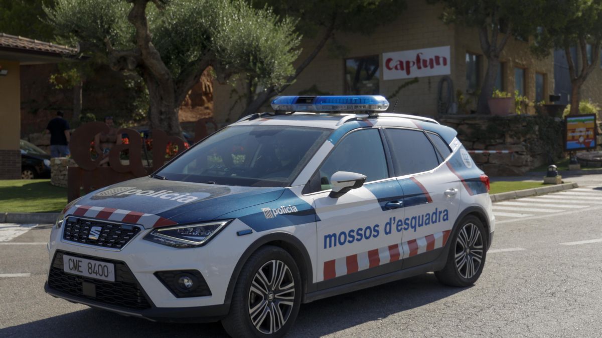 Un hombre mata a su expareja en pleno día en una calle de Figueres y la ...