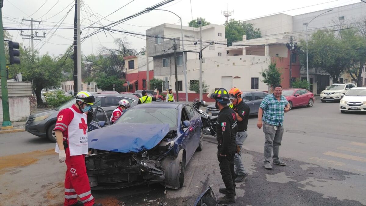 Mujer resulta herida tras choque entre vehículos en colonia Obrera de ...