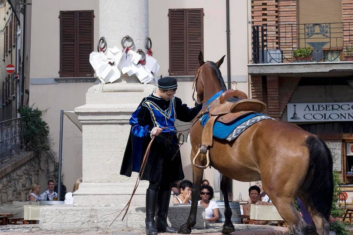 Bertinoro celebra i 100 anni della 'Festa dell’ospitalità', da rito ...