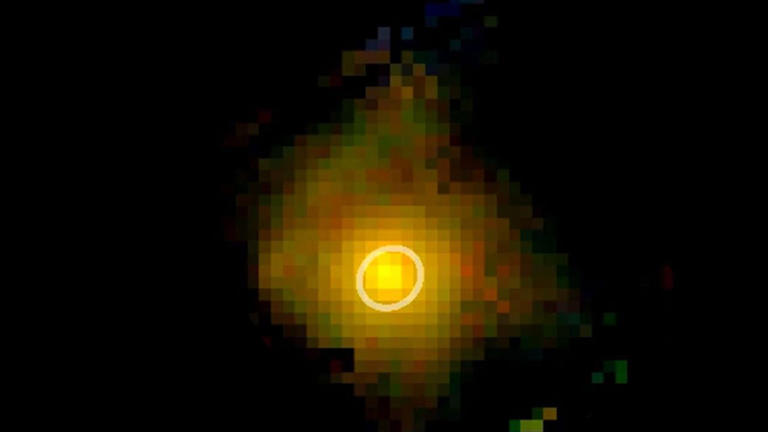 🌀 This galaxy appears frozen, without rotation, at the far end of the ...