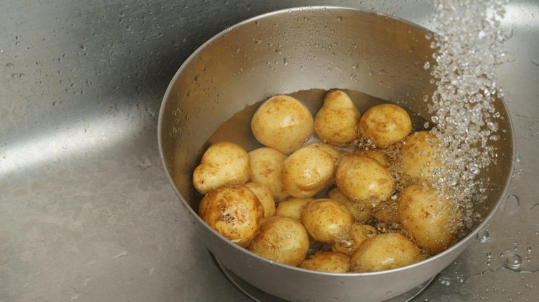 The best way to clean potatoes without scrubbing off the skin