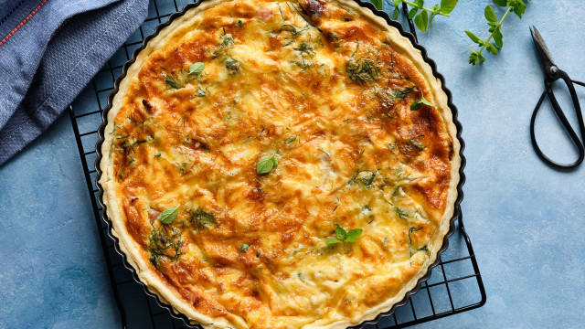 Esta receita de quiche é ótima para reaproveitar as sobras de frango