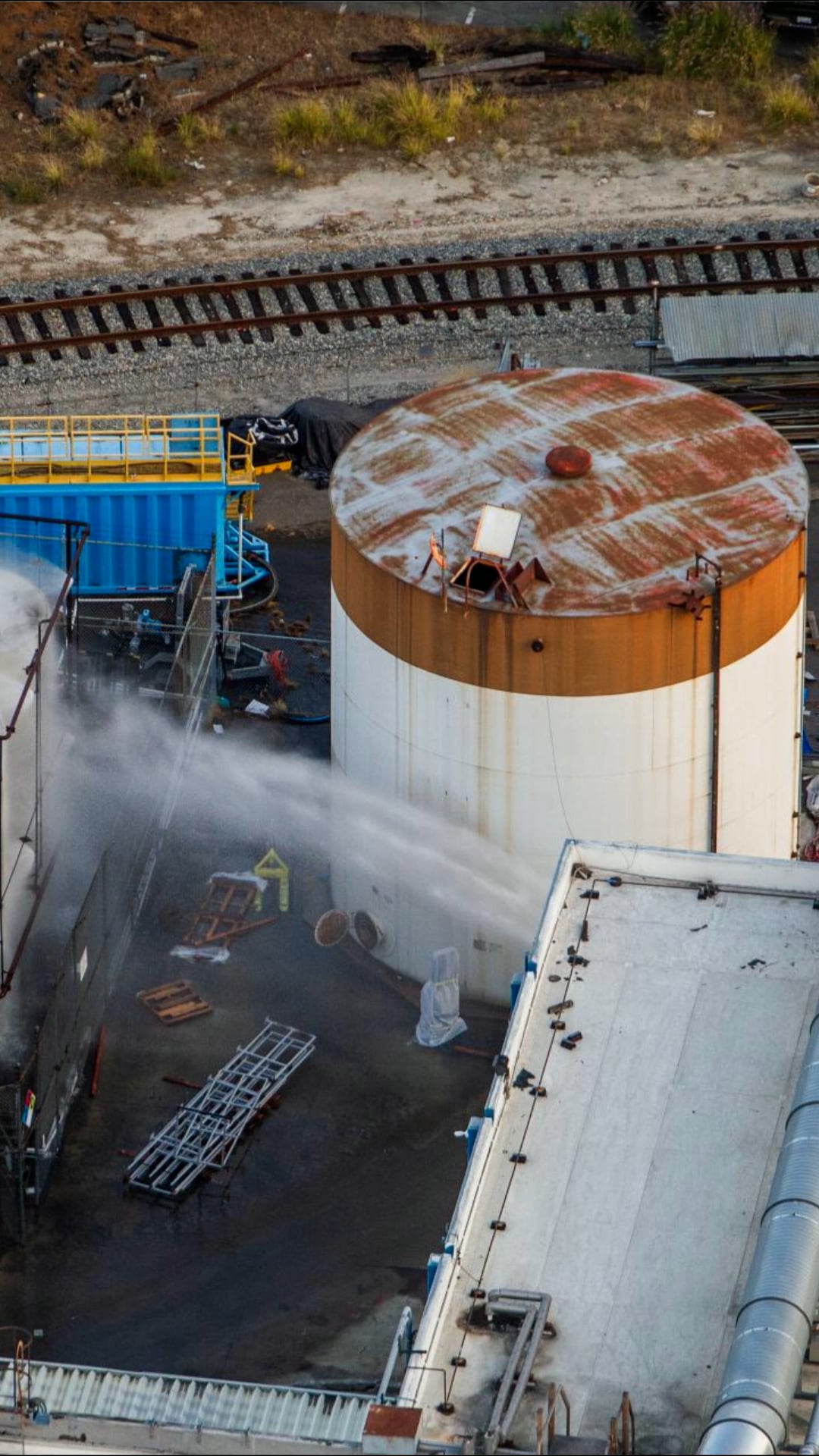 50,000 evacuated as California chemical tank risks explosion