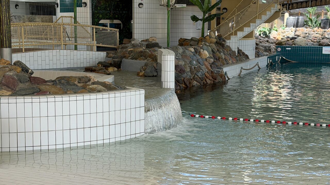 Het water werd plots groen: Opnieuw problemen in Hengelhoef, zwembaden ...