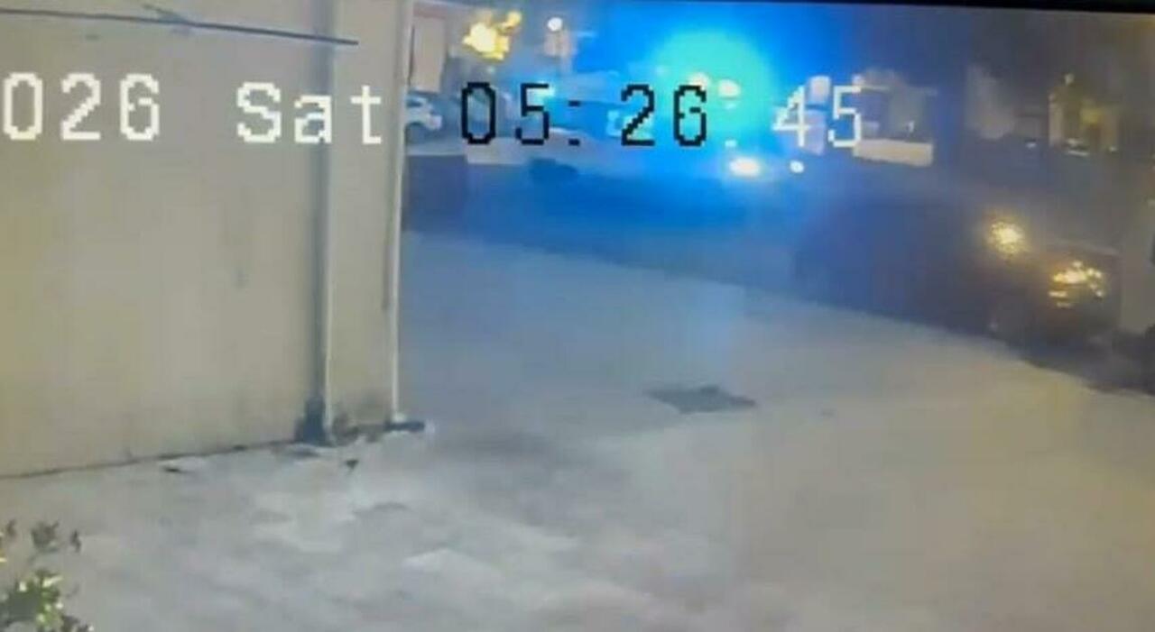 Ucciso dal branco in piazza, c’è un video: un’ambulanza passa mentre il ...