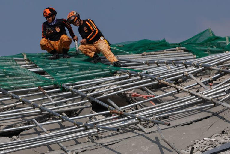 Philippine rescuers racing against time a day after deadly building ...