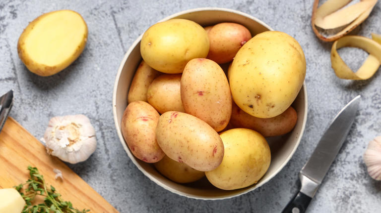 The best way to clean potatoes without scrubbing off the skin