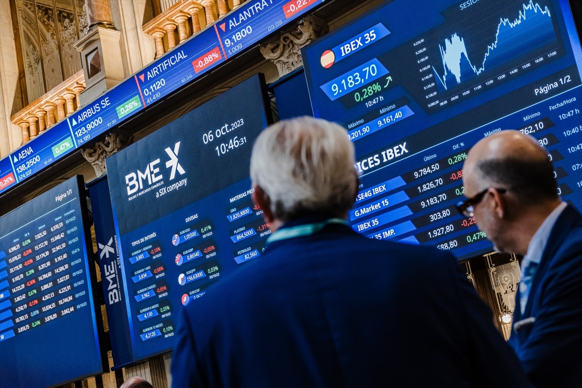 El Ibex 35 acelera hasta los 18.300 puntos (+1,79%) en la media sesión ...