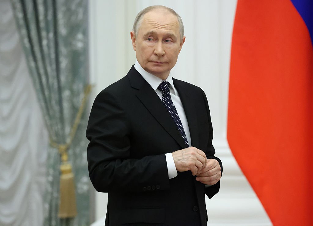 Russia’s anti-Putin underground movement vows to overthrow dictator by ...