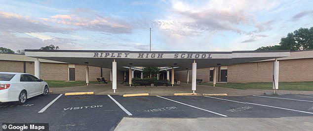 Wild fight erupts at Tennessee high school graduation as 11 people are ...