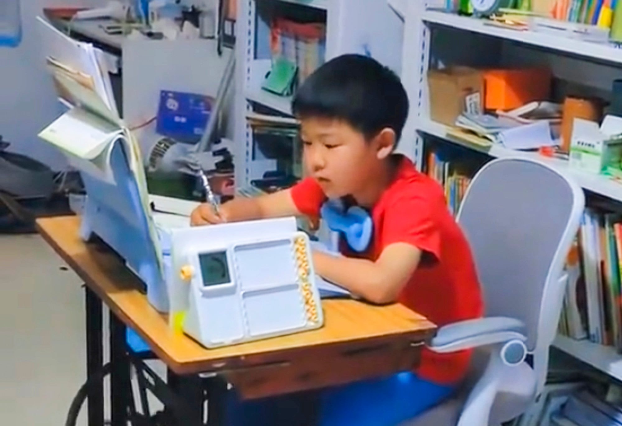 China mum makes son pedal sewing machine during homework to stay ...