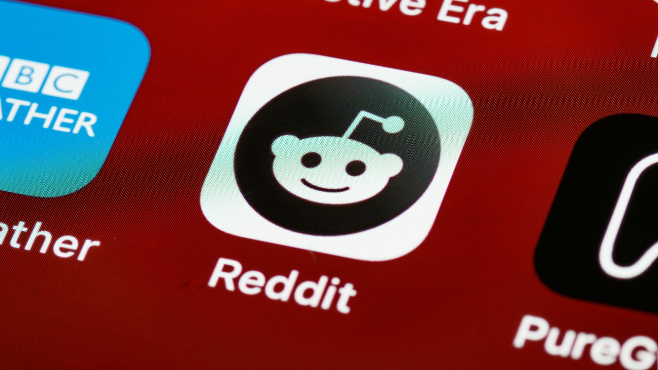 Reddit and the web’s biggest sites are slamming their doors on AI ...