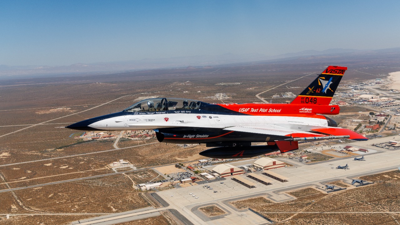 The Air Force’s first robotic fighter jet just flew on its own for the ...