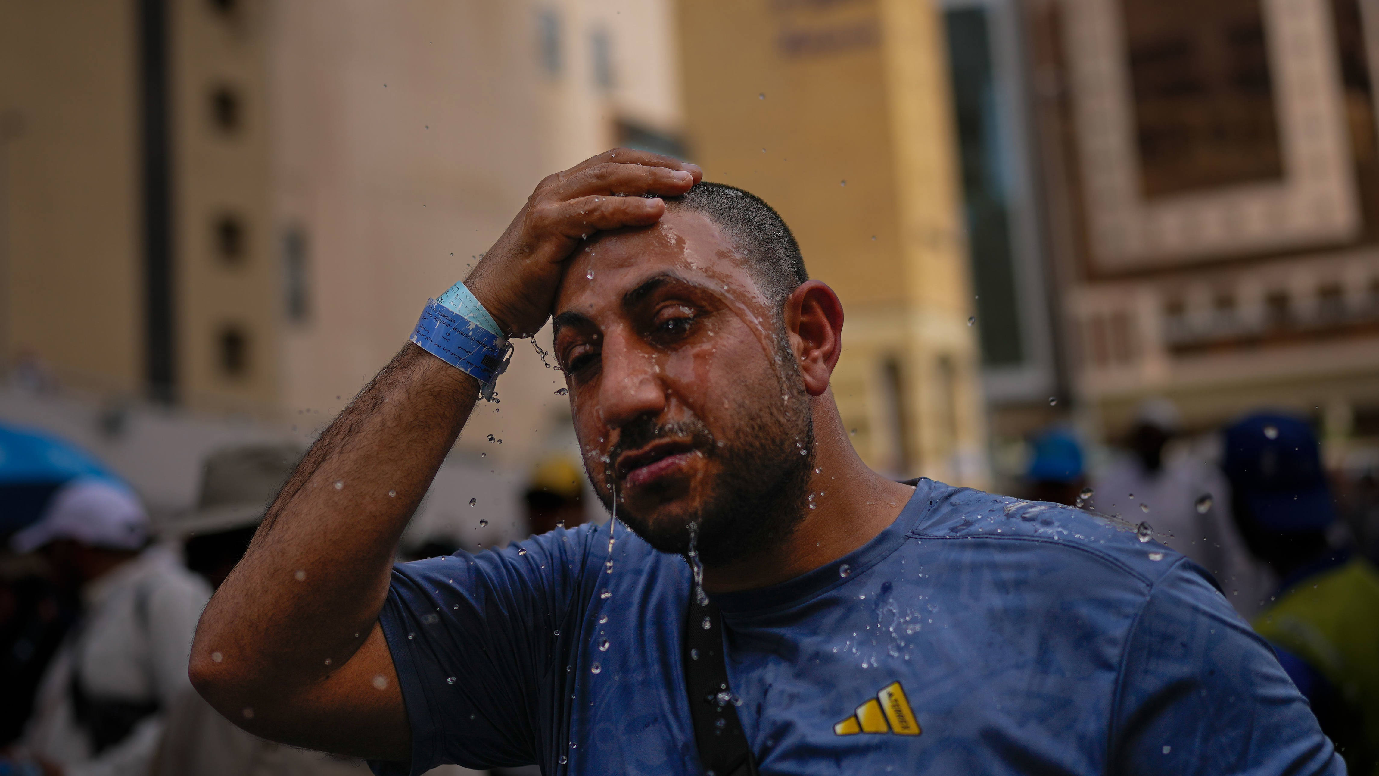 Muslims begin annual hajj in sweltering heat against backdrop of war ...
