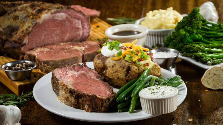 7 chain restaurants with the best steak, according to professional chefs