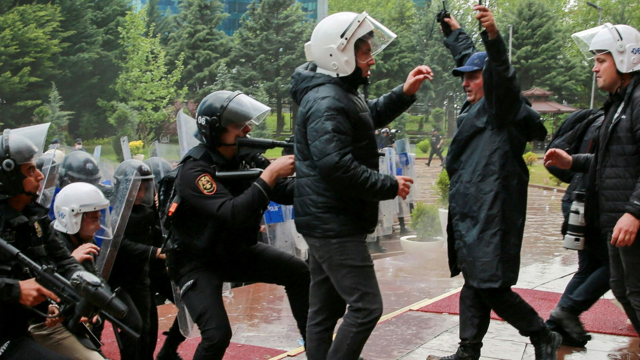 Türkei: Polizei stürmt Parteizentrale der CHP