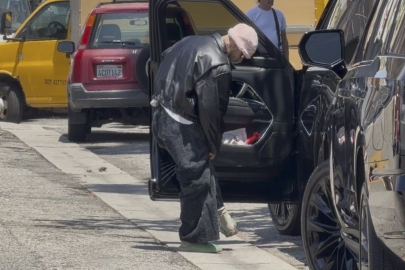 Justin Bieber caught wiping dog poop off his shoe during paparazzi mishap