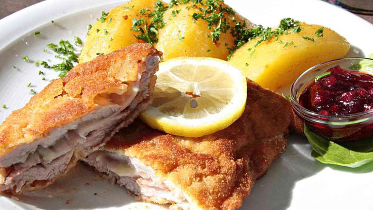Pechugas de pollo cordon bleu: la receta clásica de la hora de la comida