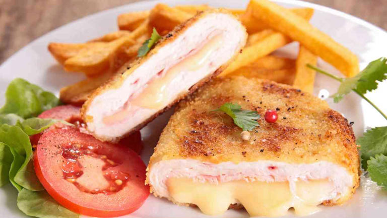 Pechugas de pollo cordon bleu: la receta clásica de la hora de la comida