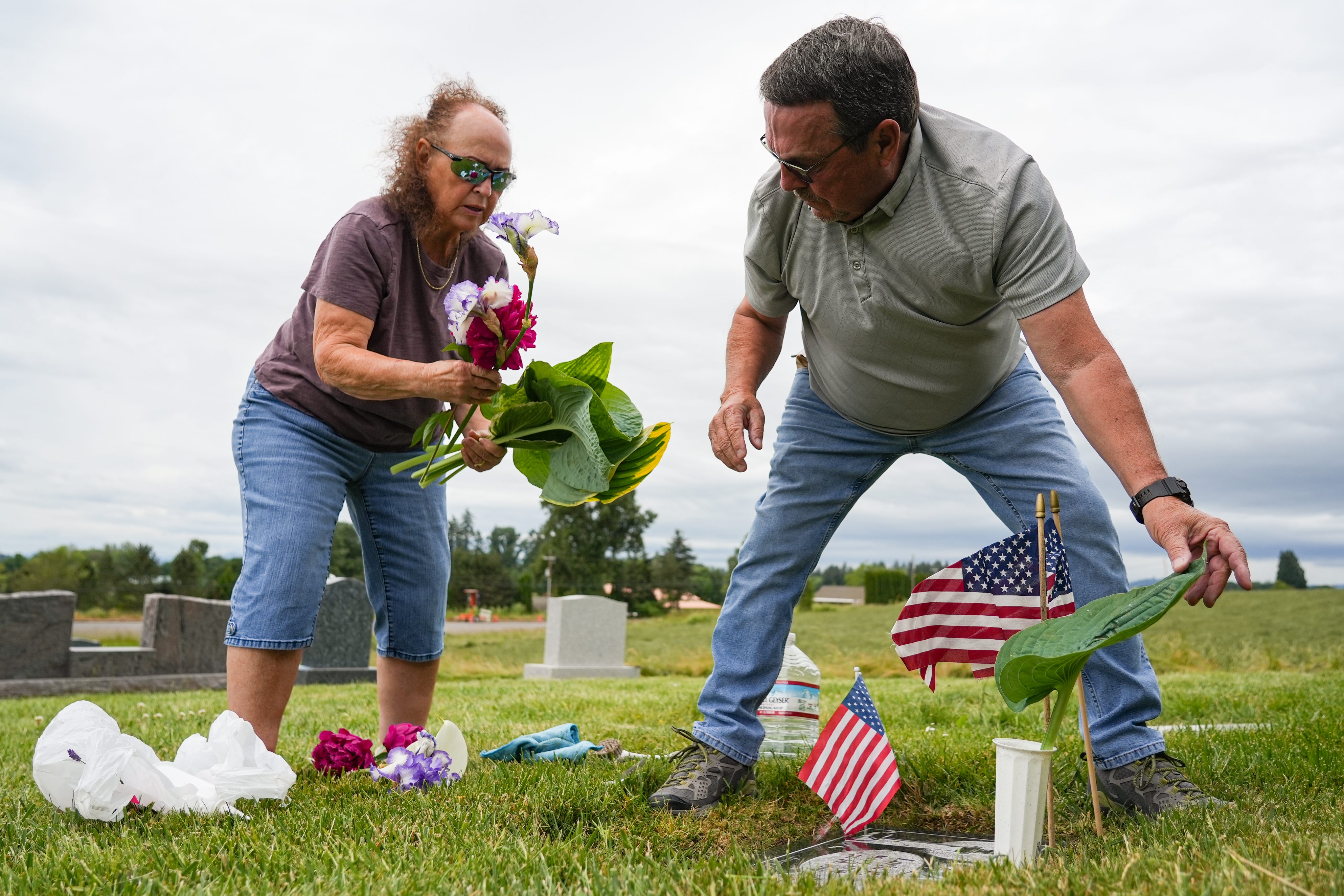 Hundreds gather to pay respects at Memorial Day ceremony at Restlawn