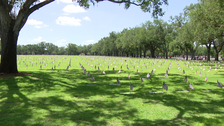Thousands gather at Bay Pines National Cemetery to honor fallen heroes ...