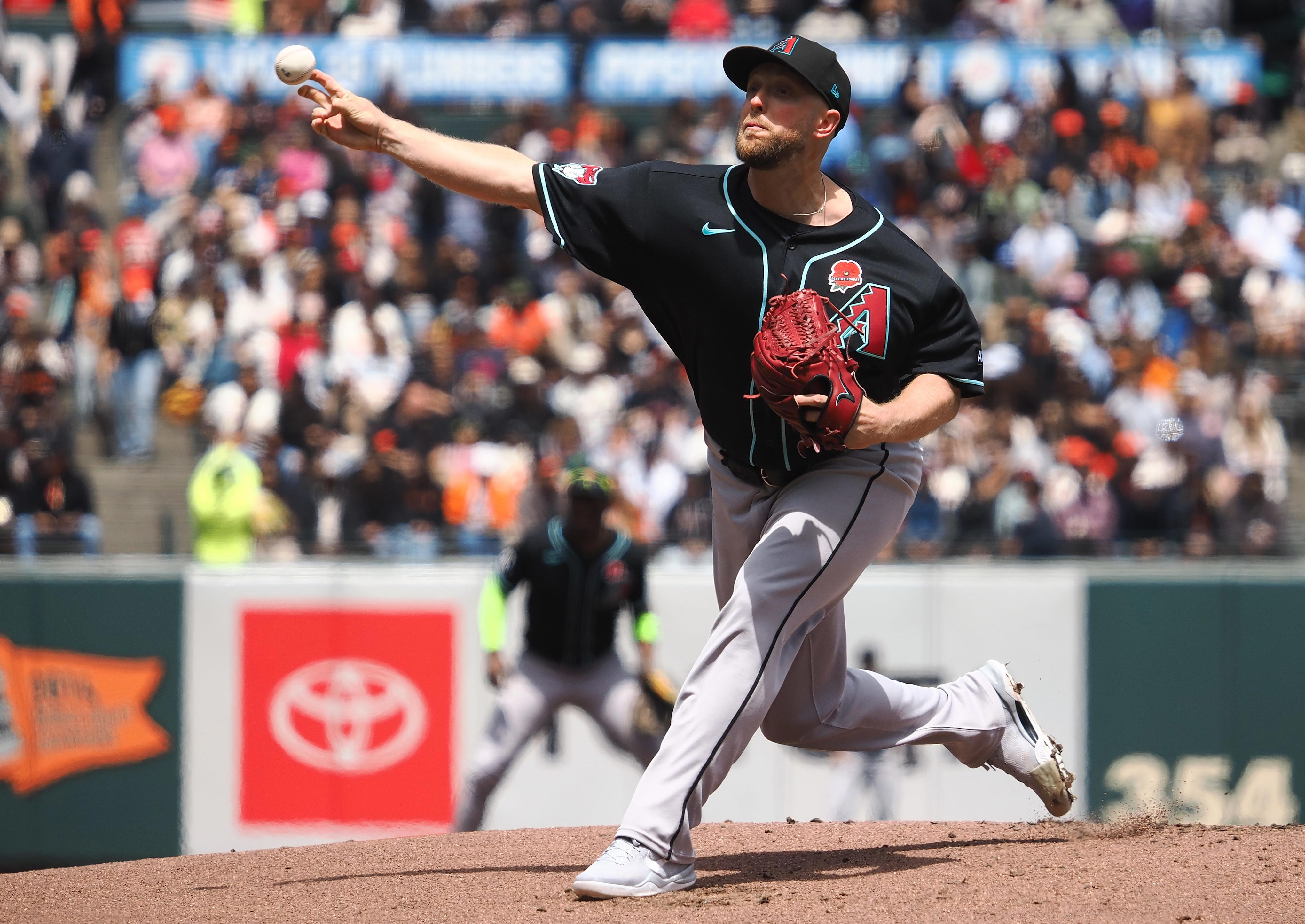 Diamondbacks top Giants, and might be earning an official identity