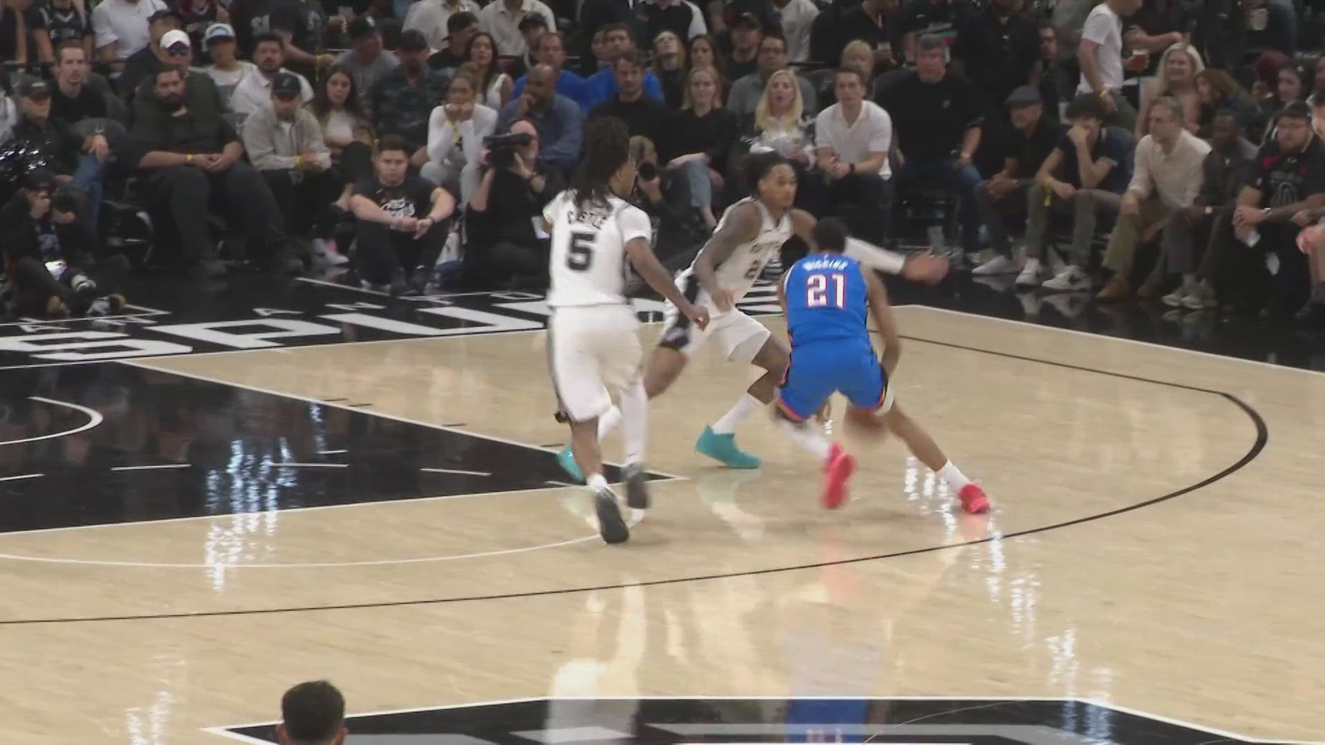 San Antonio Spurs strike back in Game 4, tying the series