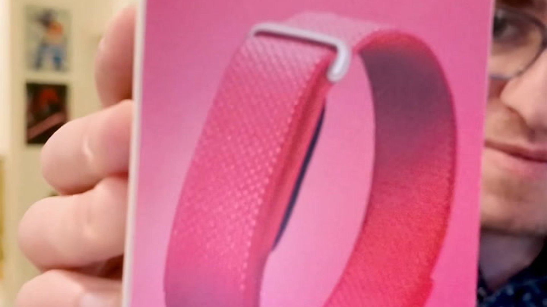 Let's unbox the new Google Fitbit Air, a screenless fitness tracker ...