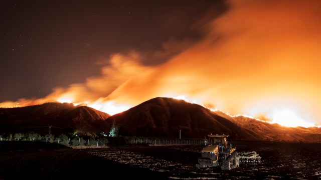Twin California wildfires surge in Riverside County as evacuation zones ...