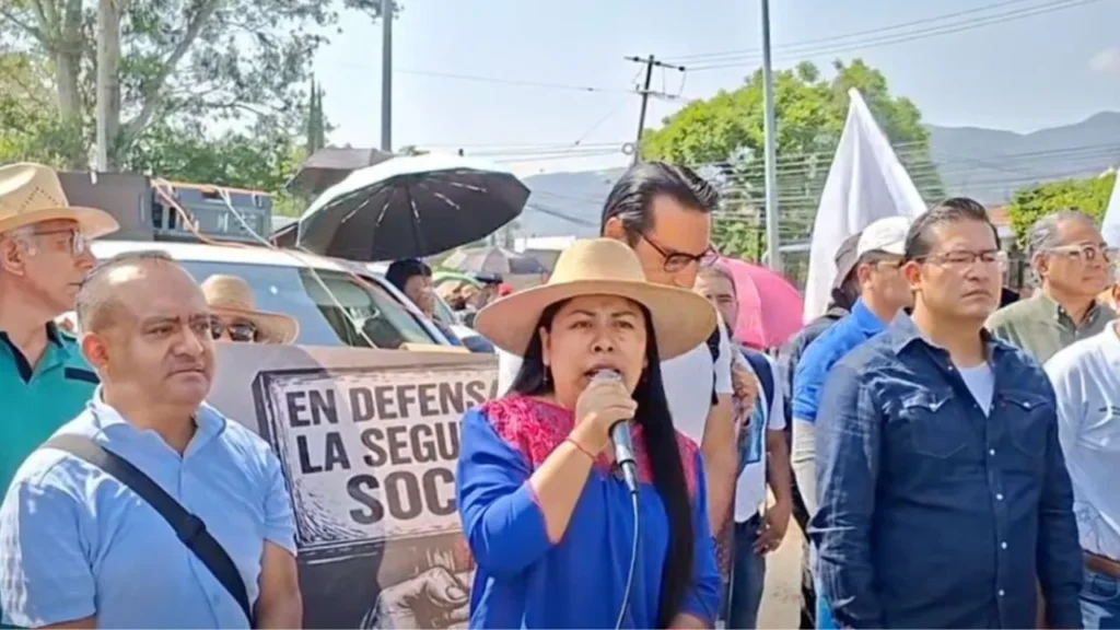 Sección 22 del SNTE inicia paro y plantón indefinido en Oaxaca