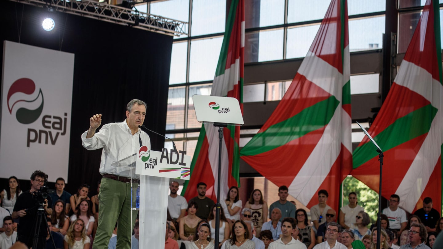 Entre el pacto y el 'postureo': el difícil equilibrio del PNV con Sánchez