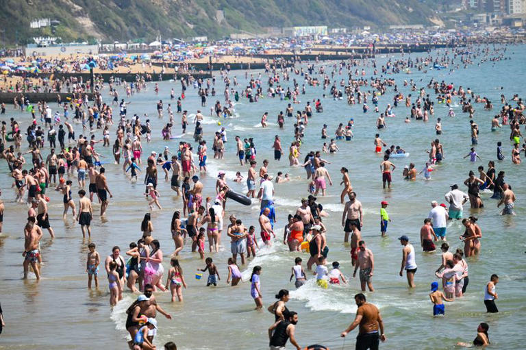 UK set for record sickies as workers skive off on 35C 'Bunk Off Tuesday'