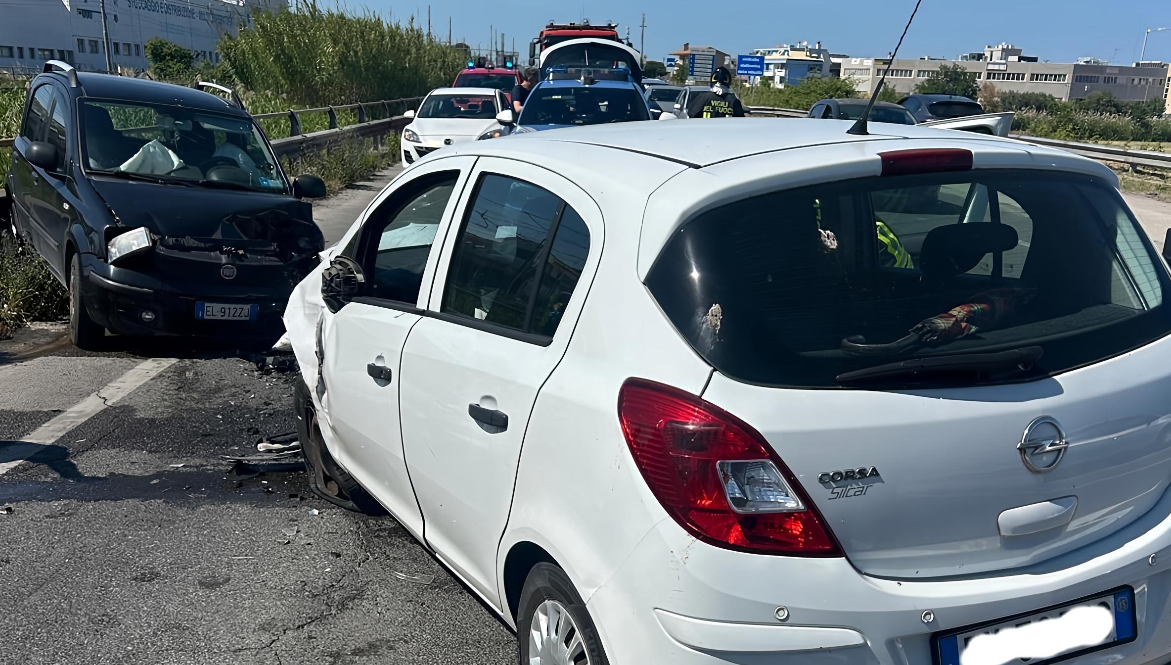 Traffico in tilt. Due incidenti e cinque feriti