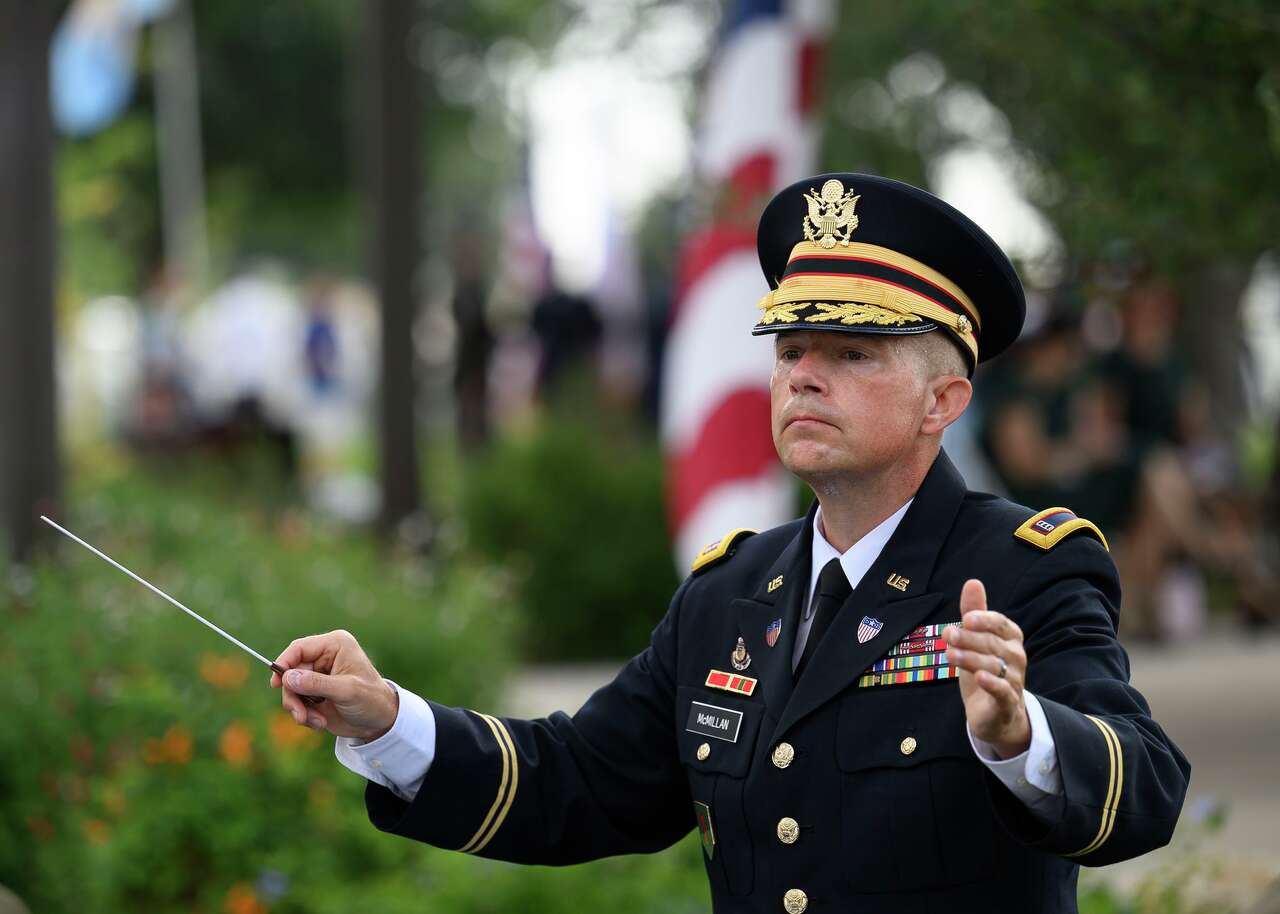 Crowd offers solemn Memorial Day salute to the fallen at Fort Sam