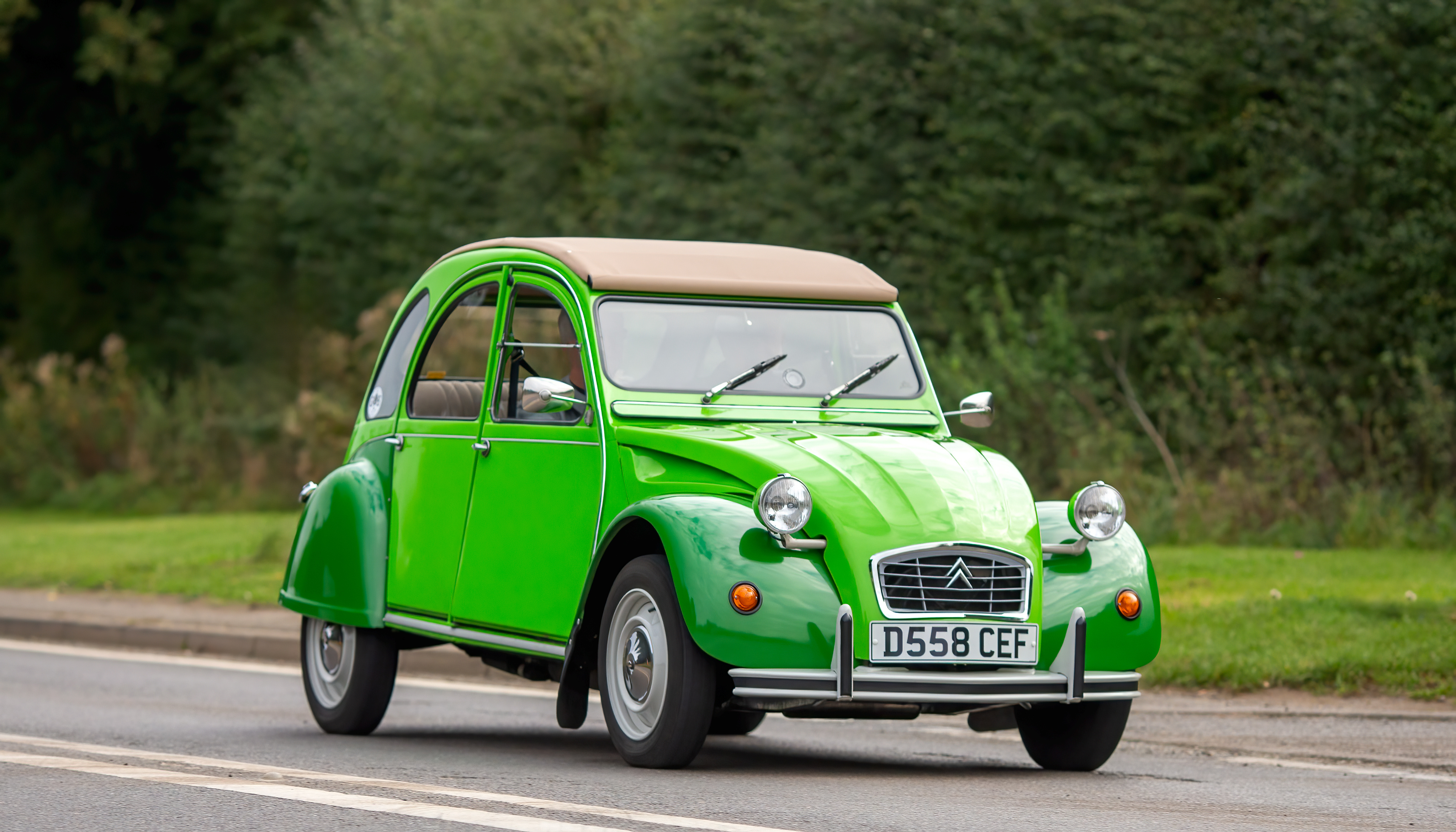 citro-n-stoft-de-lelijke-eend-af-2cv-keert-terug-als-elektrische
