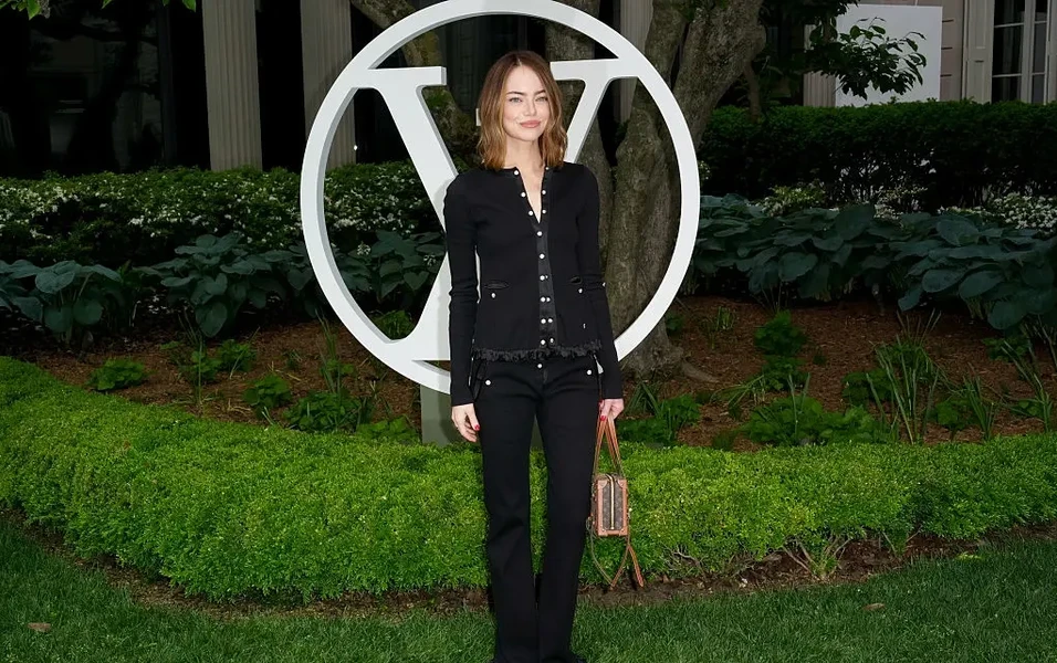 Emma Stone debuts caramel blonde, sparking mixed fan reactions