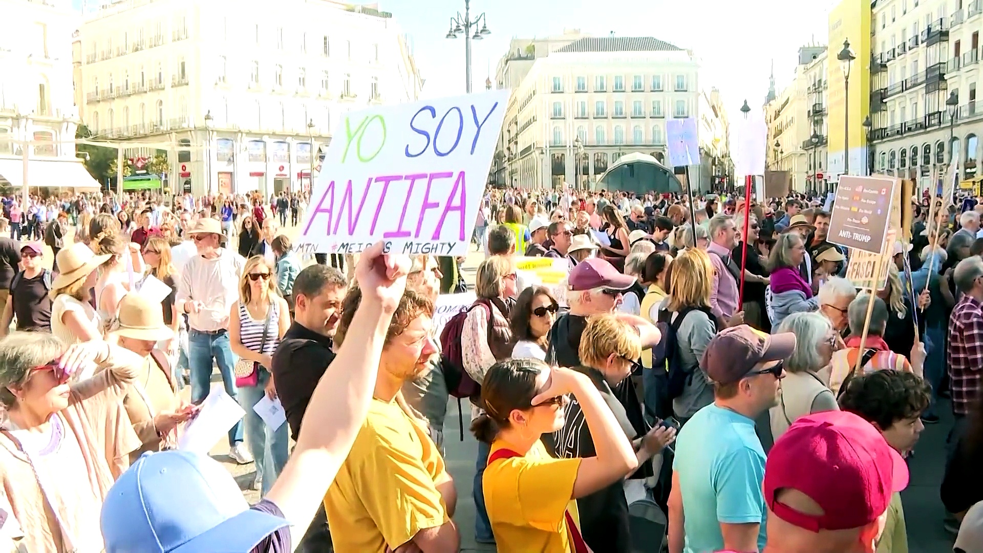 Millones de manifestantes protestan contra Trump en las principales ...