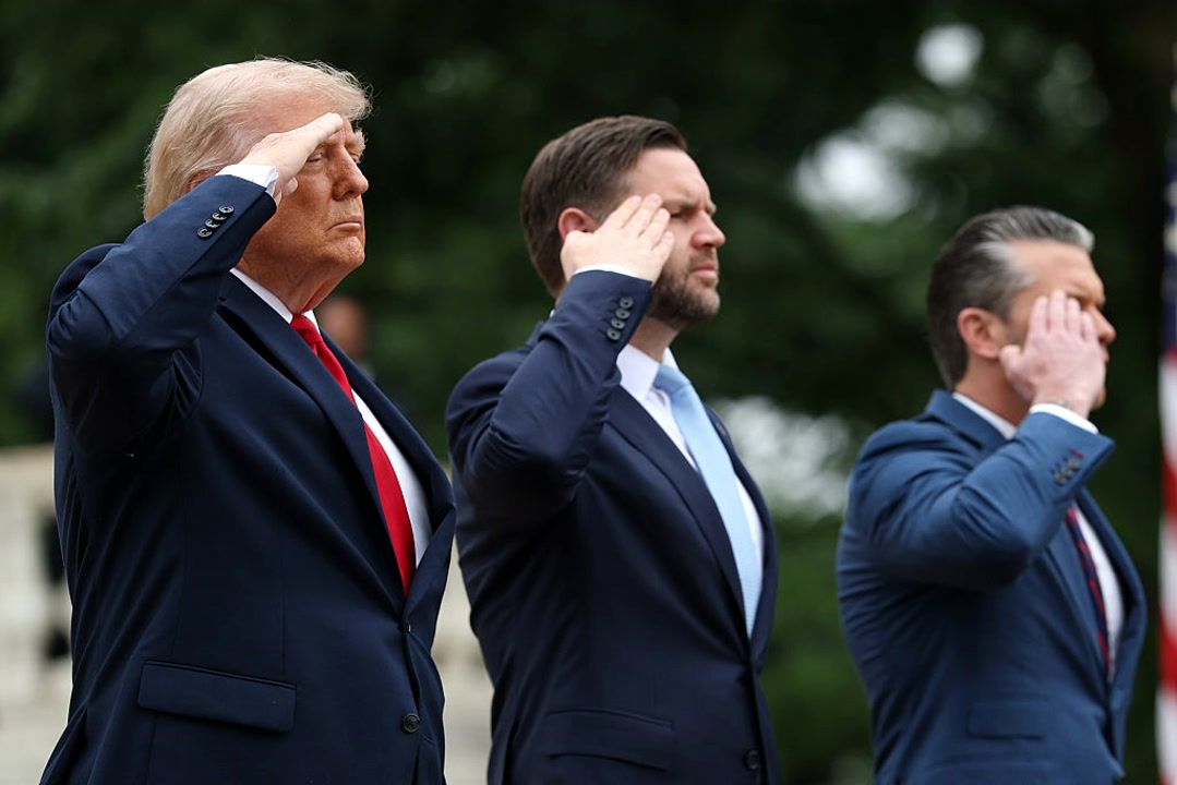 Trump struggles to balance as viewers notice 'swaying' amid growing ...