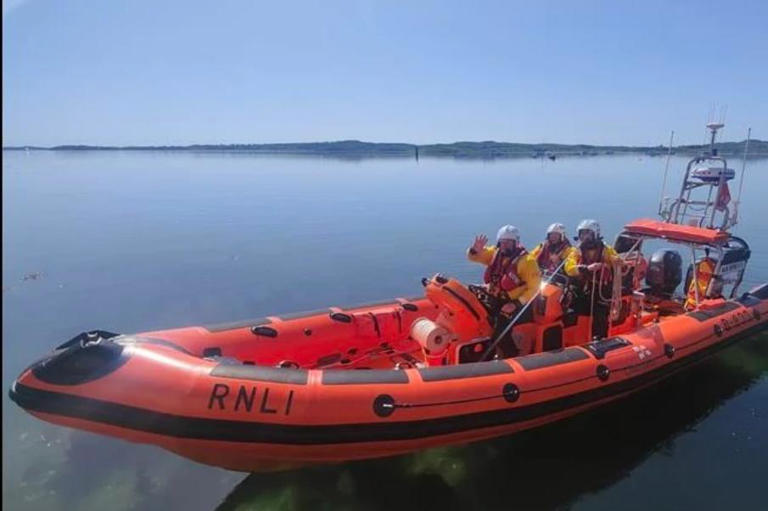 'Remember if you’re struggling in the water, float to live' - RNLI crew ...